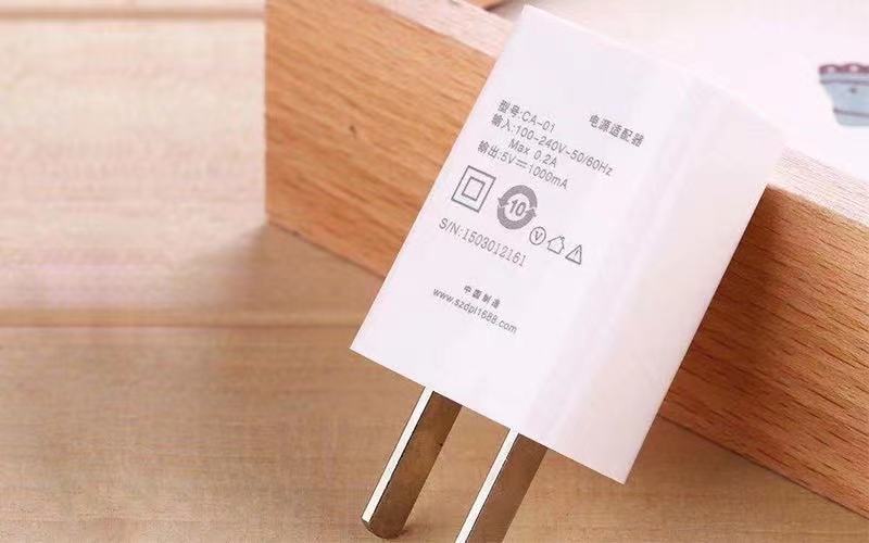 手機(jī)充電器插頭