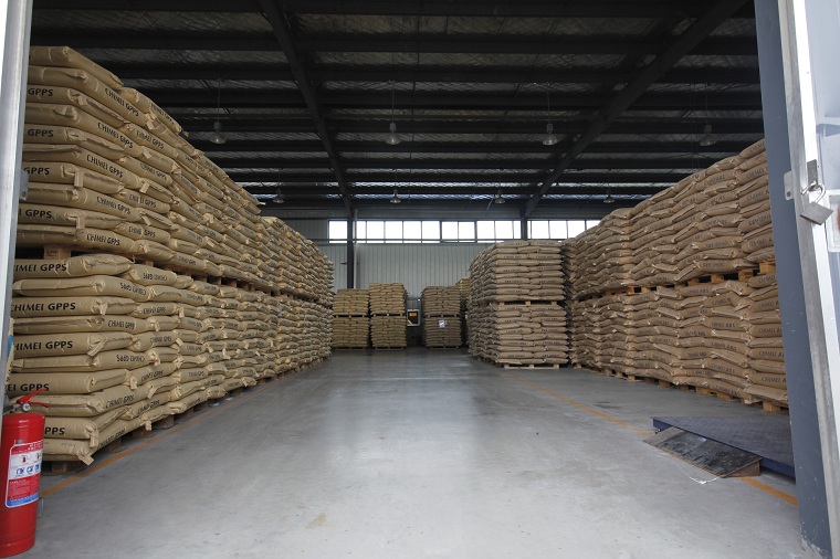 青島中新華美塑料原材料倉(cāng)庫