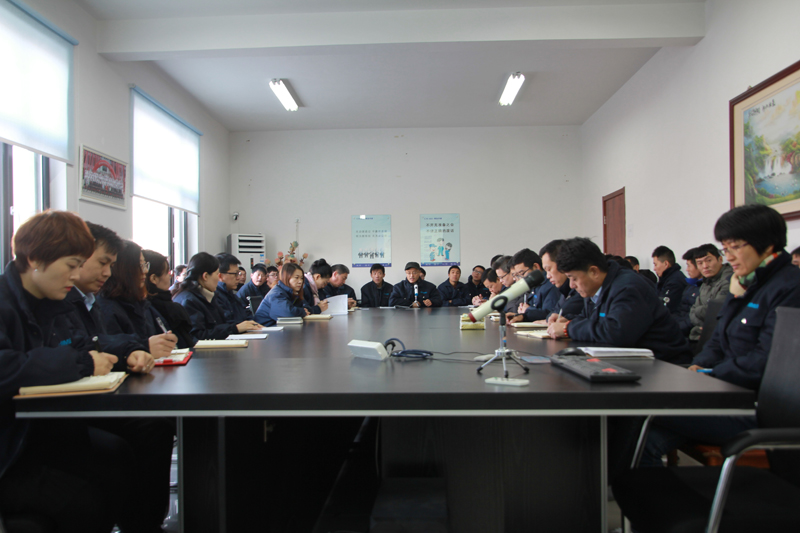 公司總經(jīng)理王東先生強(qiáng)調(diào)公司要對每一位員工負(fù)責(zé)、對公司負(fù)責(zé)，公司要安全生產(chǎn)，各個工段不違規(guī)操作，以及可能存在的安全隱患，安全第一。