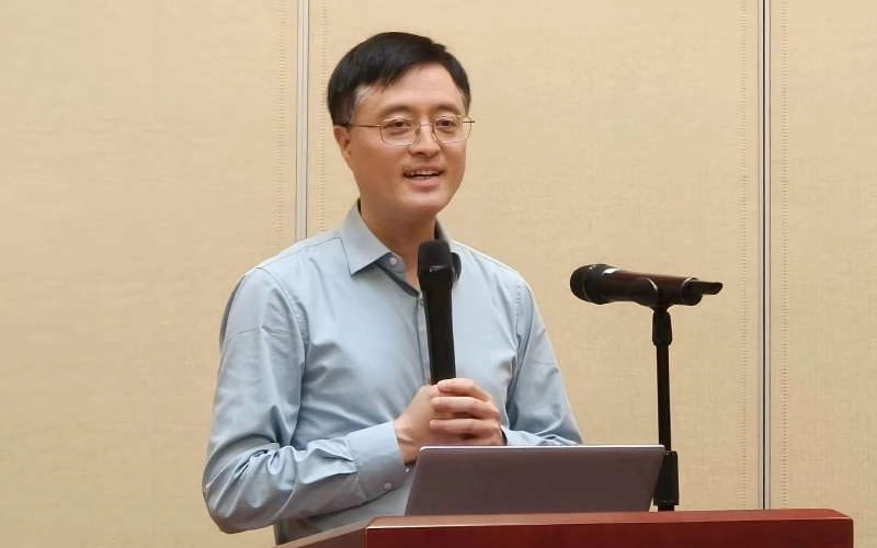 《塑料工業(yè)》理事會副理事長、第10屆編委會編委、青島中新華美總經(jīng)理王東