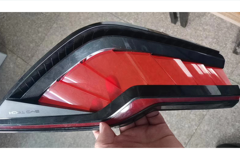 車燈邊框光澤度總不達標？高光黑PC材料是關(guān)鍵